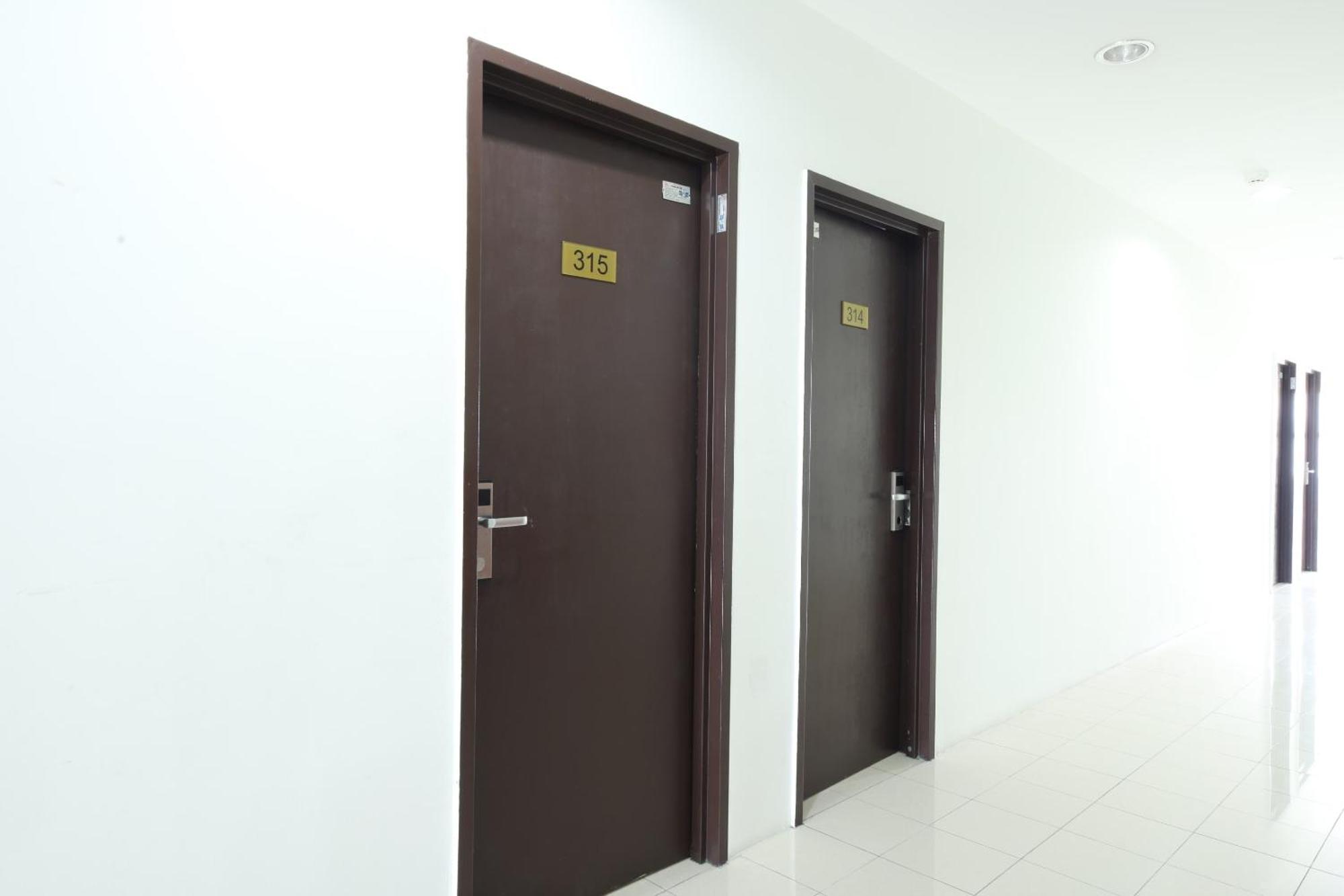 Super Oyo 502 Midah Inn Puchong Exteriör bild